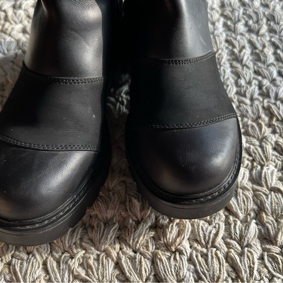 COPY - Black leather UGG boots size 7 - Picture 2 of 6
